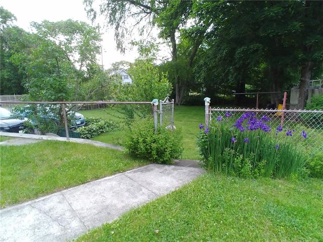 117 Farnum Pike, Smithfield, RI 02917