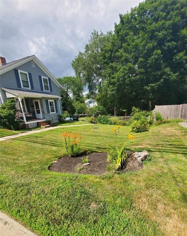 117 Farnum Pike, Smithfield, RI 02917