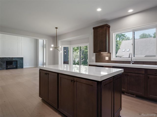3941 Capstan Ct, Troy, MI 48083