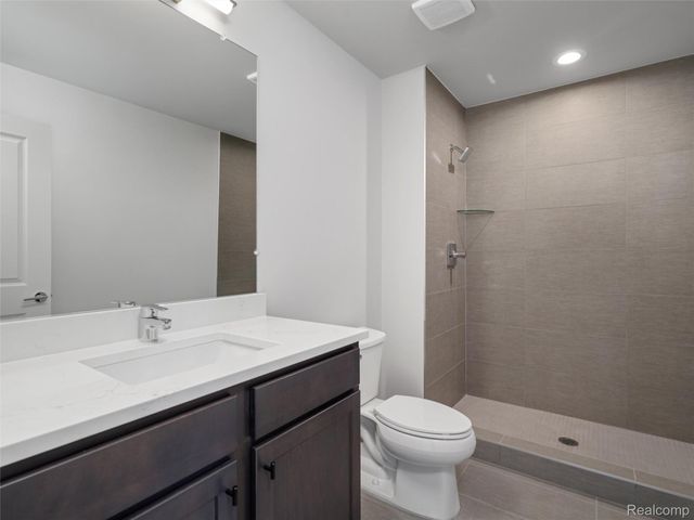 3941 Capstan Ct, Troy, MI 48083