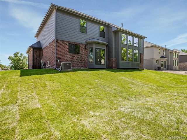 3941 Capstan Ct, Troy, MI 48083