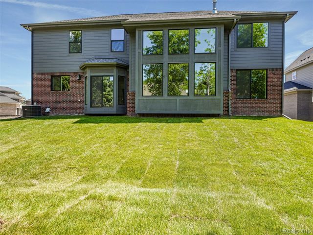 3941 Capstan Ct, Troy, MI 48083
