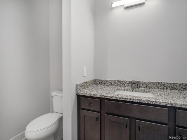 3941 Capstan Ct, Troy, MI 48083