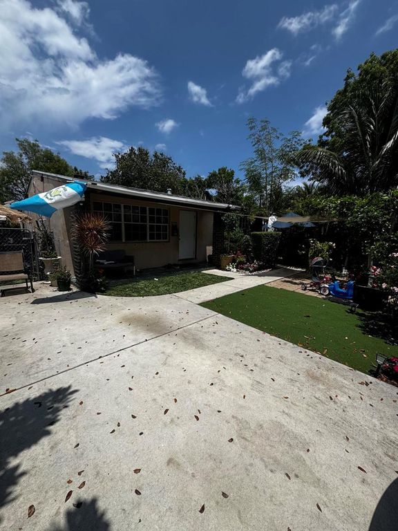 635 48th Street, West Palm Beach, FL 33407