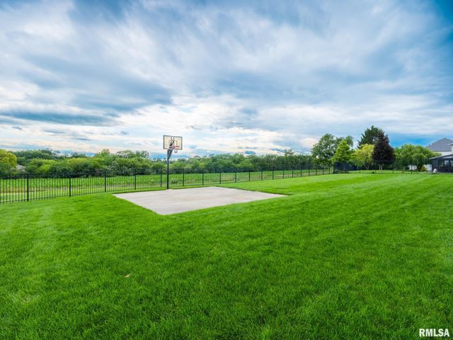 1801 WINGED FOOT Drive, Pekin, IL 61554