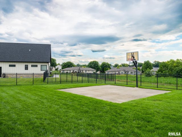 1801 WINGED FOOT Drive, Pekin, IL 61554