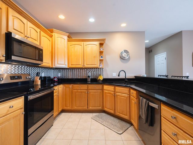 1801 WINGED FOOT Drive, Pekin, IL 61554