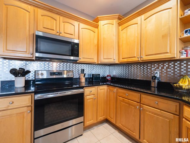 1801 WINGED FOOT Drive, Pekin, IL 61554
