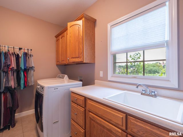 1801 WINGED FOOT Drive, Pekin, IL 61554