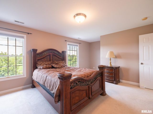 1801 WINGED FOOT Drive, Pekin, IL 61554
