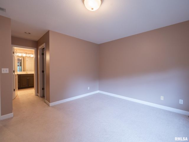 1801 WINGED FOOT Drive, Pekin, IL 61554