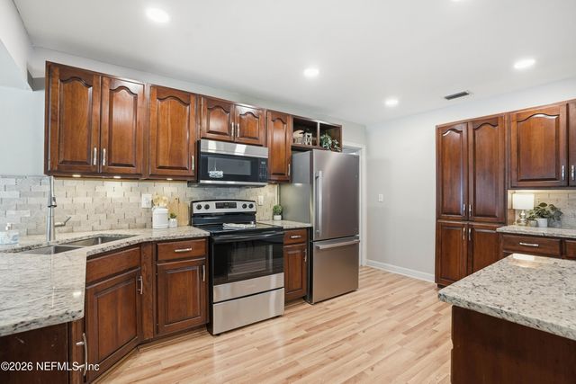 4239 PEACHTREE Circle E, Jacksonville, FL 32207