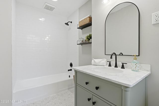 4239 PEACHTREE Circle E, Jacksonville, FL 32207