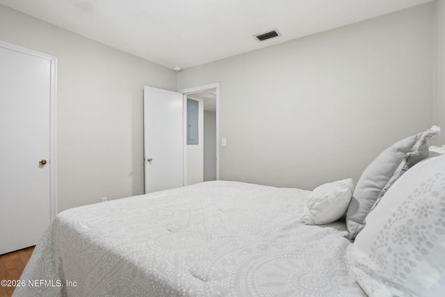 4239 PEACHTREE Circle E, Jacksonville, FL 32207