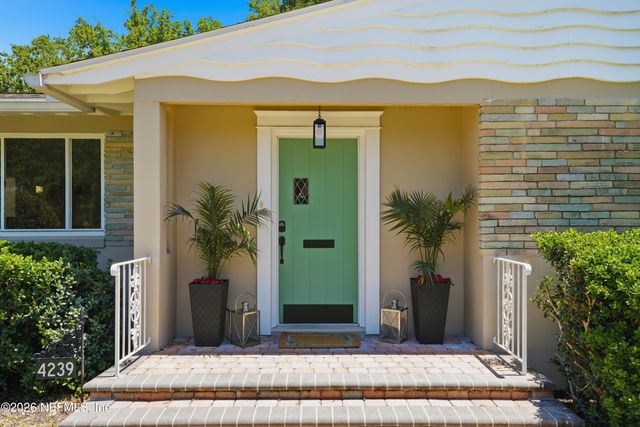 4239 PEACHTREE Circle E, Jacksonville, FL 32207