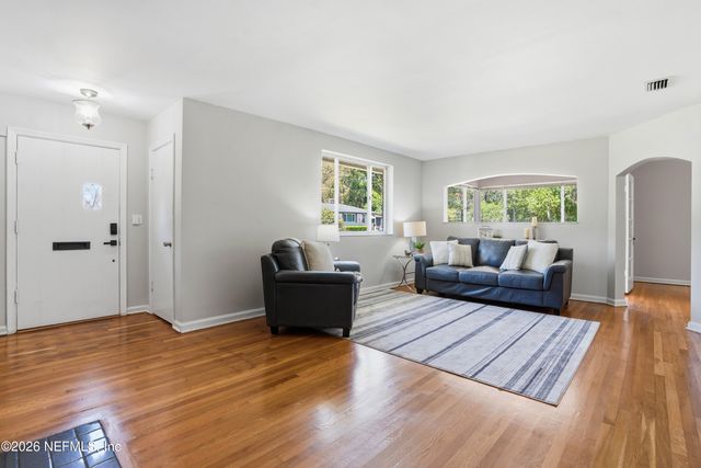 4239 PEACHTREE Circle E, Jacksonville, FL 32207
