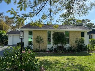 215 Lanchester CT 44, Naples, FL 34112
