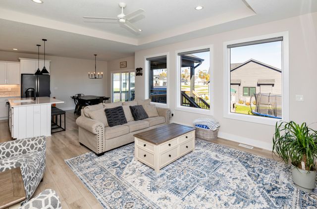 401 Oakford Lane, Polk City, IA 50226