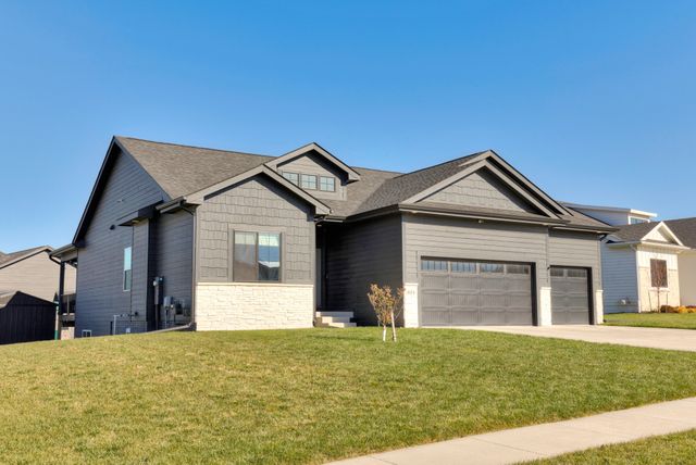 401 Oakford Lane, Polk City, IA 50226