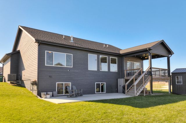 401 Oakford Lane, Polk City, IA 50226