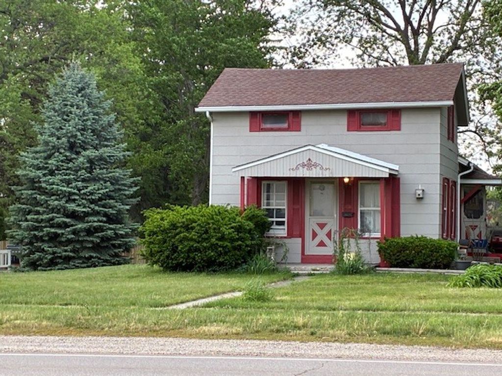 704 W Grant Highway, Marengo, IL 60152