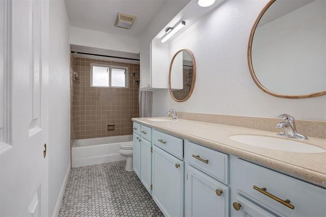 128 W Parkland Drive, Yukon, OK 73099