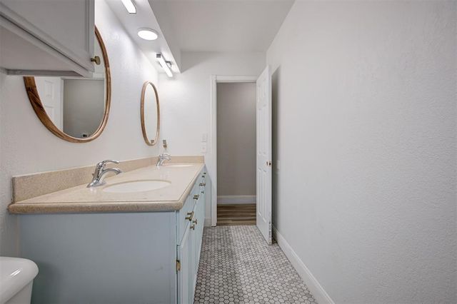 128 W Parkland Drive, Yukon, OK 73099