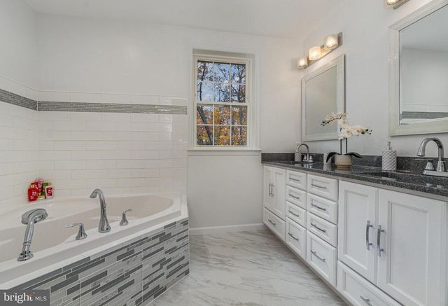 3118 SUNDOWN DR, Chambersburg, PA 17202