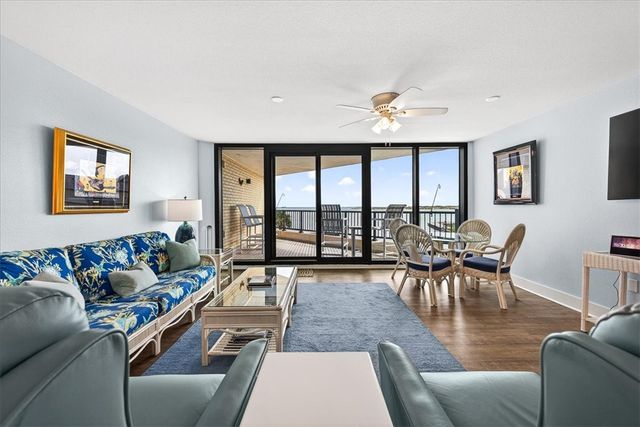 1000 N Station St 104, Port Aransas, TX 78373