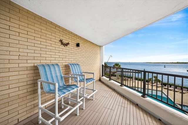 1000 N Station St 104, Port Aransas, TX 78373