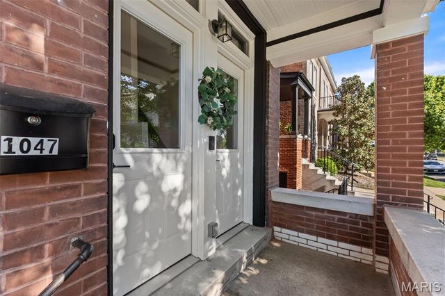 1047 S Taylor Avenue, St Louis, MO 63110