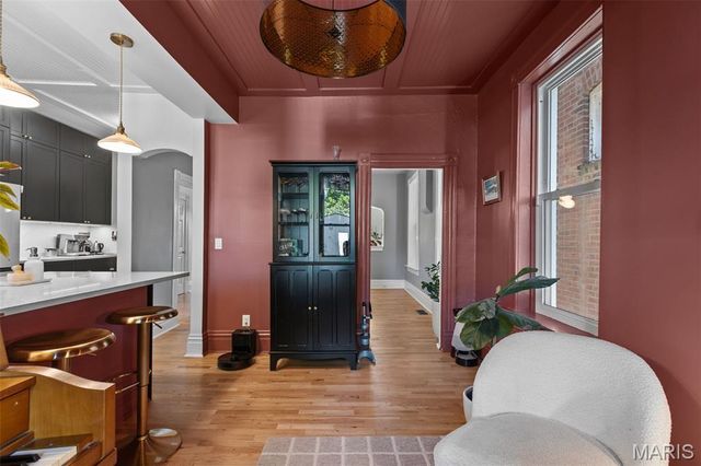 1047 S Taylor Avenue, St Louis, MO 63110