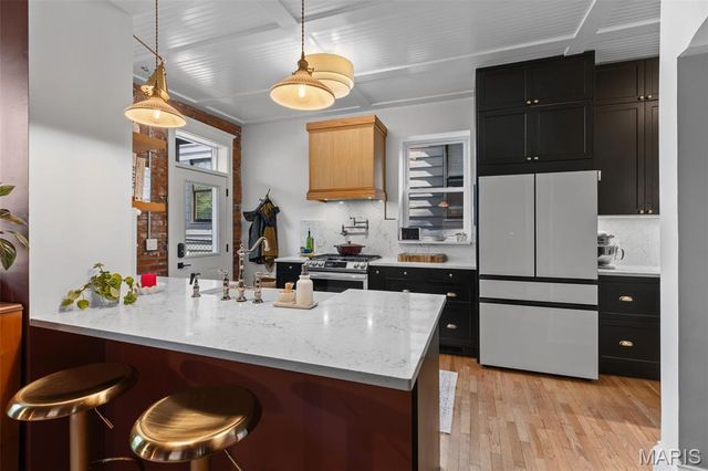1047 S Taylor Avenue, St Louis, MO 63110
