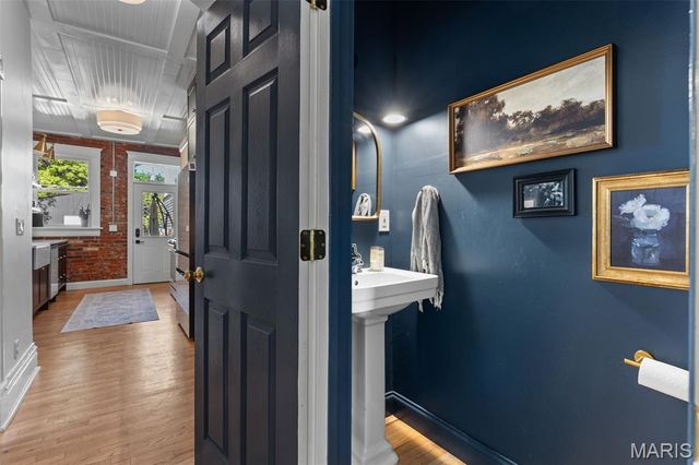 1047 S Taylor Avenue, St Louis, MO 63110
