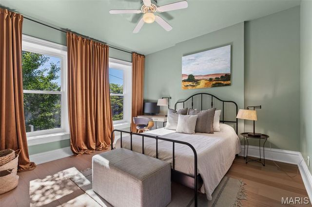 1047 S Taylor Avenue, St Louis, MO 63110