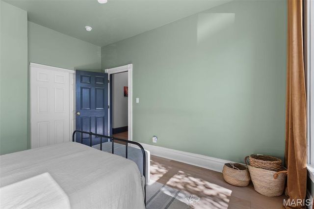 1047 S Taylor Avenue, St Louis, MO 63110
