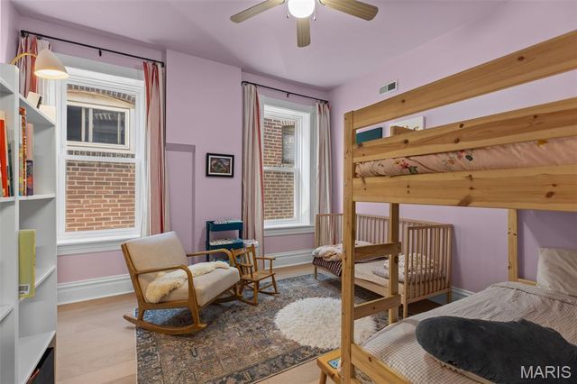 1047 S Taylor Avenue, St Louis, MO 63110