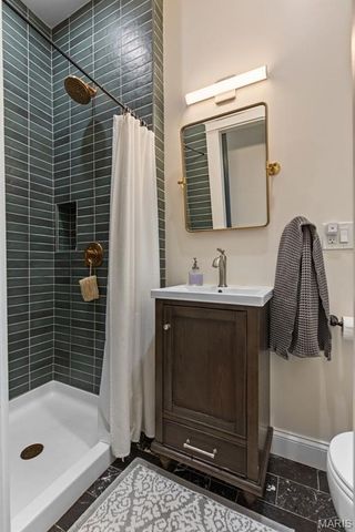 1047 S Taylor Avenue, St Louis, MO 63110