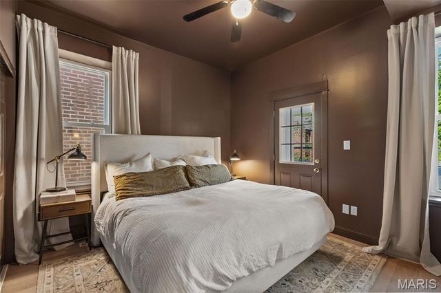 1047 S Taylor Avenue, St Louis, MO 63110