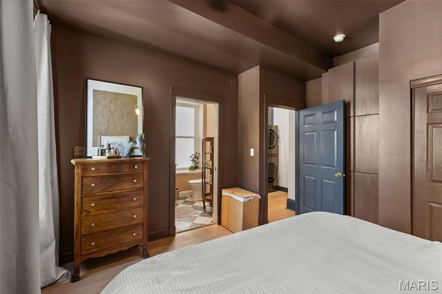1047 S Taylor Avenue, St Louis, MO 63110