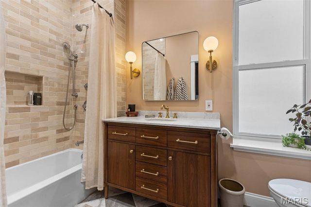 1047 S Taylor Avenue, St Louis, MO 63110