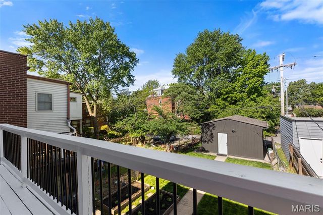 1047 S Taylor Avenue, St Louis, MO 63110