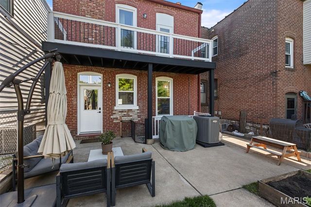 1047 S Taylor Avenue, St Louis, MO 63110