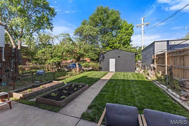 1047 S Taylor Avenue, St Louis, MO 63110