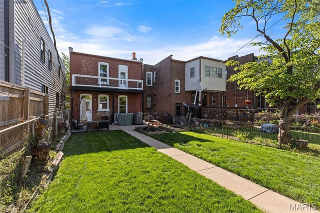 1047 S Taylor Avenue, St Louis, MO 63110