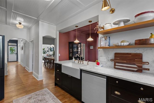 1047 S Taylor Avenue, St Louis, MO 63110