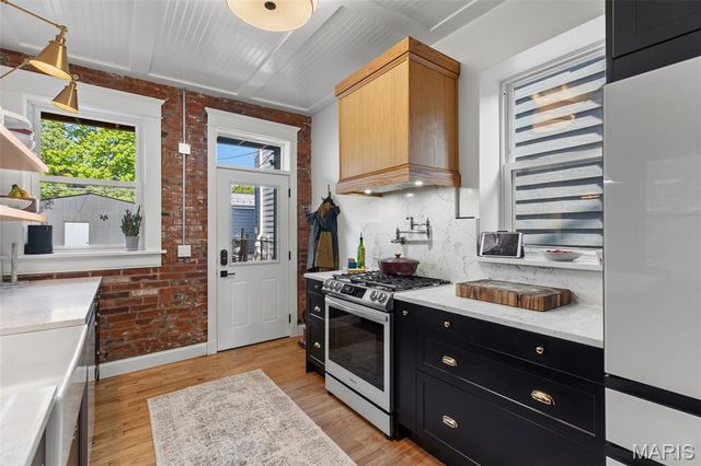 1047 S Taylor Avenue, St Louis, MO 63110