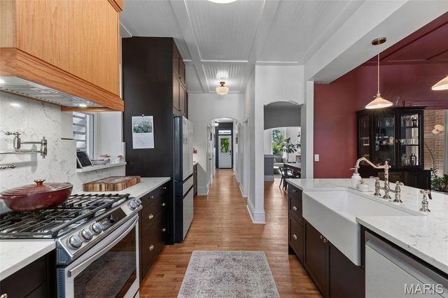 1047 S Taylor Avenue, St Louis, MO 63110