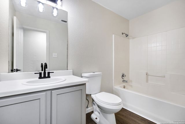 7102 Heathers Pl, San Antonio, TX 78227