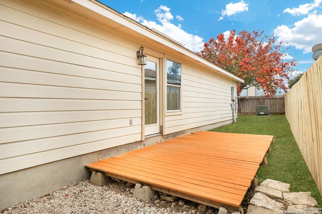 7102 Heathers Pl, San Antonio, TX 78227